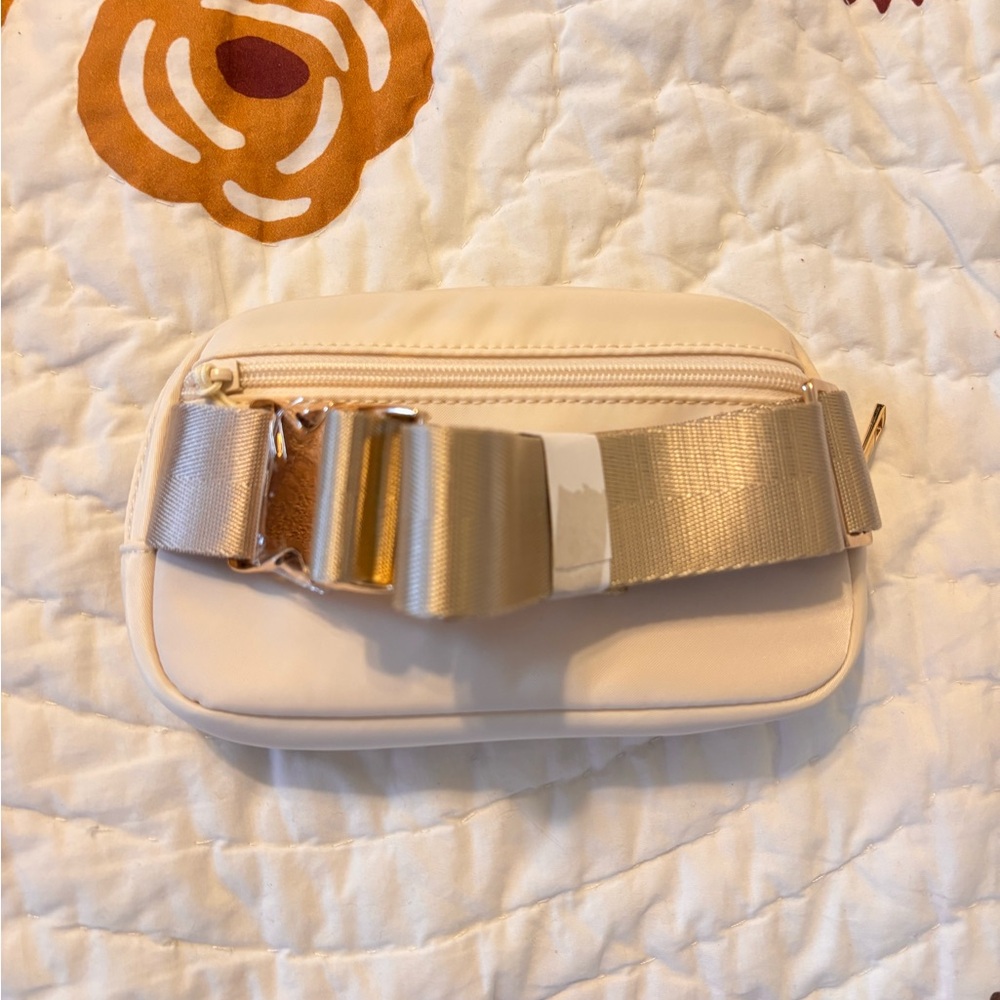 Citrusy Boutique Cream Belt Bag / Crossbody – Adjustable Strap – NWT